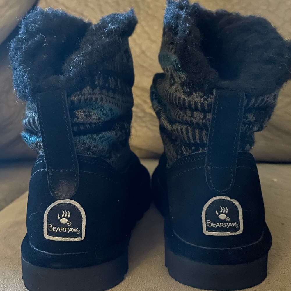 Boots, they run in a 7 youth and brand new